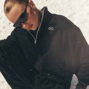 Women’s ALO yoga women’s quarter zip